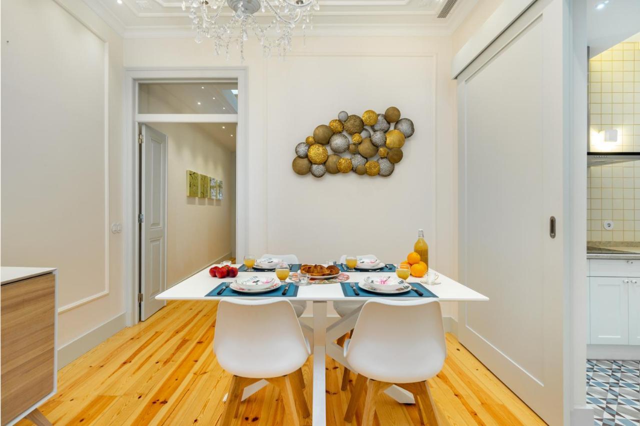 Whome Luxury Stay In Prime Location W/ Ac, Lift & Private Patio ลิสบอน ภายนอก รูปภาพ