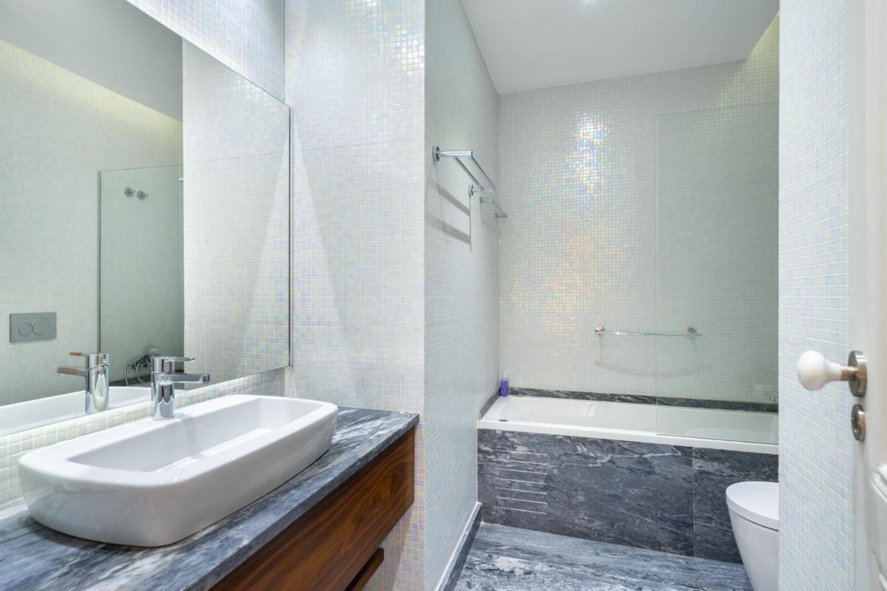 Whome Luxury Stay In Prime Location W/ Ac, Lift & Private Patio ลิสบอน ภายนอก รูปภาพ